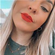 soy Miriam. Soy diplomada en LenguaExtranjera (inglés) y graduada en EducaciónPrimaria con mención en inglés.Ofrezco refuerzo tanto a niños de infantil yprimaria como a adultos de manera presencial y online. Llevo años ejerciendo como docent